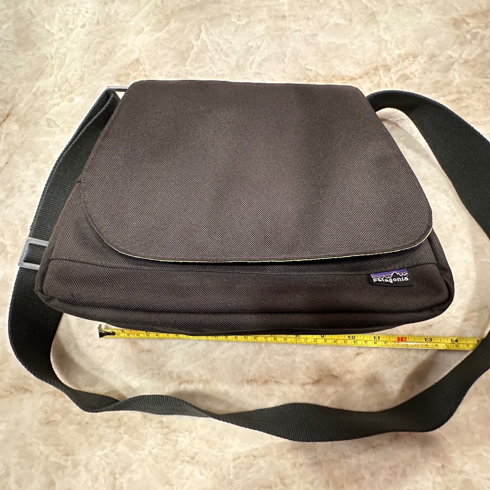 Patagonia crossbody messenger bag Olive green
